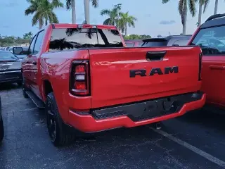 Ram 1500 2025 4x2 Tradesman 4dr Cab de Tripulación de 5.6 pies de largo Pickup