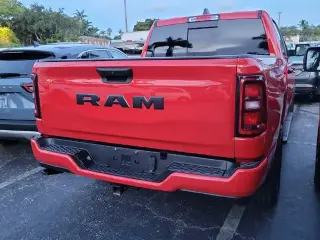 Ram 1500 2025 4x2 Tradesman 4dr Cab de Tripulación de 5.6 pies de largo Pickup