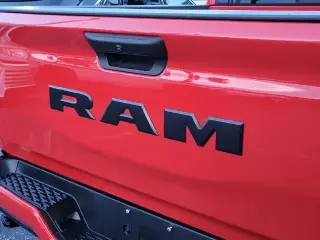 Ram 1500 2025 4x2 Tradesman 4dr Cab de Tripulación de 5.6 pies de largo Pickup