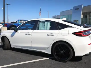 Honda Civic 2023 Sport 4 tracción automática de cintros