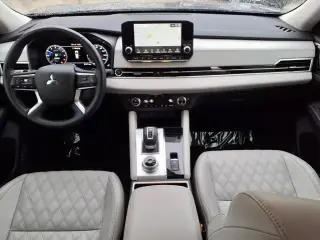 Mitsubishi Outlander 2024 SEL 4dr SUV