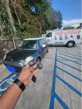 CERRAJERO DE AUTOS Y CASAS