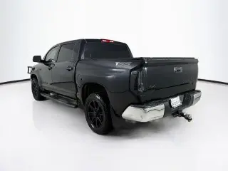 Toyota Tundra 2018 4x4 SR5 4dr CrewMax Cab Pickup SB (5.7L V8 FFV)