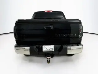 Toyota Tundra 2018 4x4 SR5 4dr CrewMax Cab Pickup SB (5.7L V8 FFV)