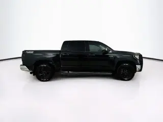 Toyota Tundra 2018 4x4 SR5 4dr CrewMax Cab Pickup SB (5.7L V8 FFV)