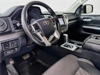 Toyota Tundra 2018 4x4 SR5 4dr CrewMax Cab Pickup SB (5.7L V8 FFV)