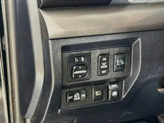 Toyota Tundra 2018 4x4 SR5 4dr CrewMax Cab Pickup SB (5.7L V8 FFV)