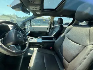 Toyota Sienna AWD Platinum 2022, minivan de 4 puertas y 7 plazas