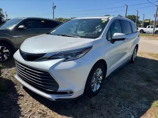 Toyota Sienna AWD Platinum 2022, minivan de 4 puertas y 7 plazas