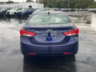 Hyundai ELANTRA 2012 GLS sedan de 4 puertas 6M