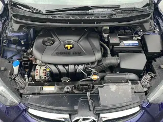 Hyundai ELANTRA 2012 GLS sedan de 4 puertas 6M