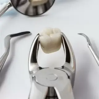 DENTISTA FAMILIAR Y COSMÉTICO