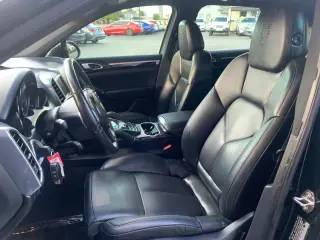 2013 Porsche CAYENNE