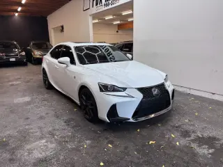 2018 LEXUS IS