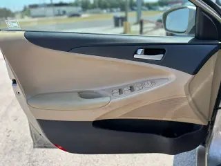 2011 HYUNDAI SONATA