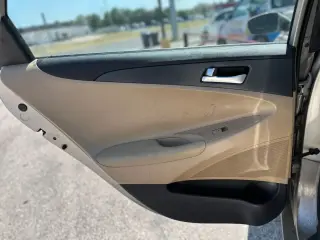 2011 HYUNDAI SONATA