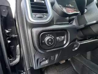 2021 RAM 1500 Laramie 4x4 Crew Cab 5'7" Box