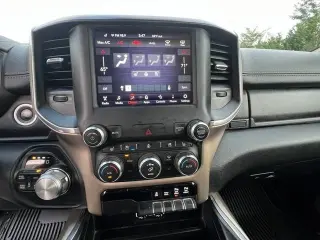 2021 RAM 1500 Laramie 4x4 Crew Cab 5'7" Box