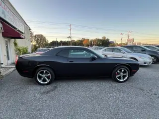2019 Dodge Challenger SXT RWD