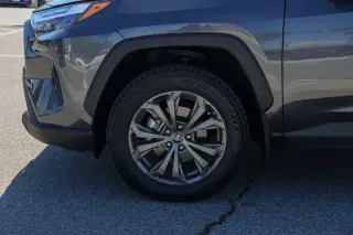 Toyota RAV4 Hybrid 2022 4x4 XLE Premium 4p SUV