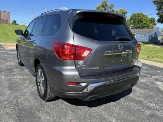 2017 Nissan Pathfinder 4x4 SV