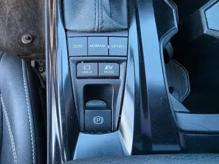2025 Toyota Camry Hybrid SE