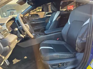 2025 Toyota Camry Hybrid SE
