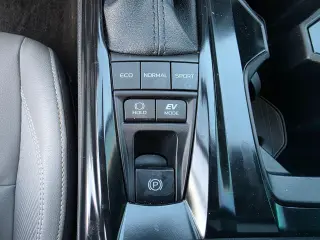 2025 Toyota Camry Hybrid SE