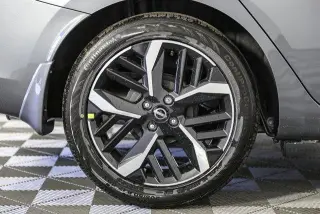 Nissan Versa 2025 SR 4dr Sedán