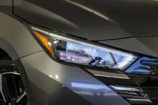 Nissan Versa 2025 SR 4dr Sedán