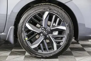 Nissan Versa 2025 SR 4dr Sedán