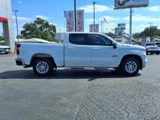 Chevrolet Silverado 1500 2023 4x2 LT 4dr Cab con motor de 5.8 ft. SB