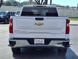 Chevrolet Silverado 1500 2023 4x2 LT 4dr Cab con motor de 5.8 ft. SB
