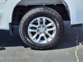 Chevrolet Silverado 1500 2023 4x2 LT 4dr Cab con motor de 5.8 ft. SB