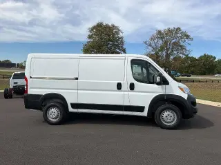 Ram ProMaster 2025 Tradesman 2500 136 WB 3dr Low Roof Cargo Van sin asiento del pasajero