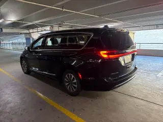 Chrysler Pacifica Plug-In Hybrid 2023 Limited 4dr Mini-Van