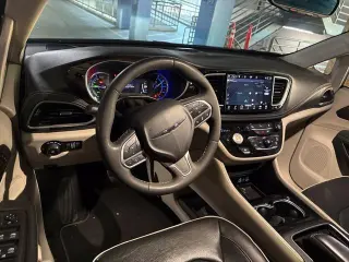 Chrysler Pacifica Plug-In Hybrid 2023 Limited 4dr Mini-Van