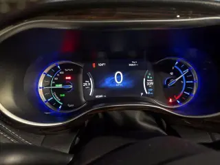 Chrysler Pacifica Plug-In Hybrid 2023 Limited 4dr Mini-Van