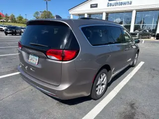 Chrysler Pacifica 2017 Touring-L 4dr Mini-Van