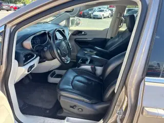 Chrysler Pacifica 2017 Touring-L 4dr Mini-Van