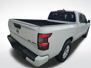 Nissan Frontier 2022 4x4 SV 4dr Crew Cab 6.1 ft. LB