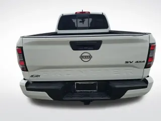Nissan Frontier 2022 4x4 SV 4dr Crew Cab 6.1 ft. LB