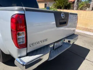 Nissan Frontier 2009 4x2 LE Crew Cab Short Bed 4dr 5A