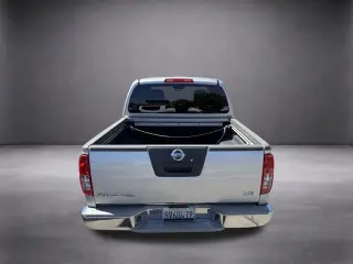 Nissan Frontier 2009 4x2 LE Crew Cab Short Bed 4dr 5A