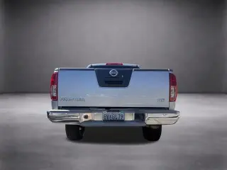 Nissan Frontier 2009 4x2 LE Crew Cab Short Bed 4dr 5A
