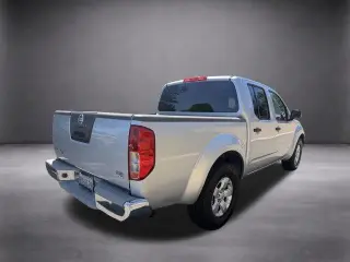 Nissan Frontier 2009 4x2 LE Crew Cab Short Bed 4dr 5A