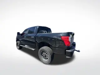 Nissan Titan 2021 4x4 SV 4dr Crew Cab 5.6 ft. SB