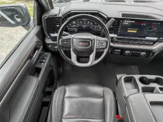 GMC Sierra 1500 2025 4x2 SLT 4dr Crew Cab 5.8 ft. SB
