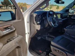 Chevrolet Silverado 1500 2026 4x4 LT 4 puertas cabina completa 6.6 ft. SB