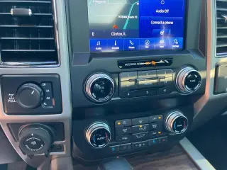 Ford F-150 2019 4x4 Lariat 4dr SuperCrew con motor de 5.5 pies de largo SB.